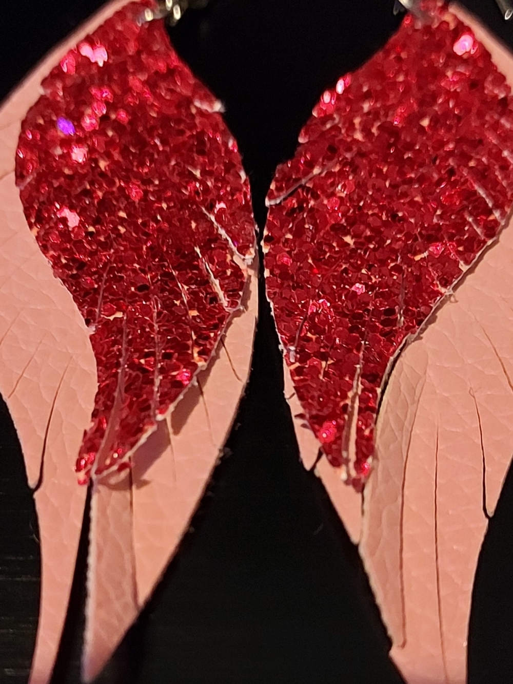 🪶 Fuchsia Pink Glitter Faux Leather Feather Style Fishhook Earrings Brand NEW - Picture 2 of 3